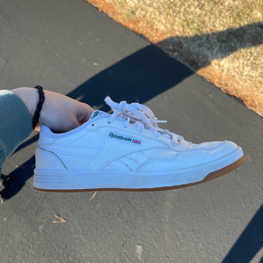 REEBOK WHITE TENNIS SHOES